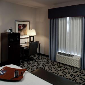 King Room with King Bed - Non-Smoking