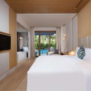 Premium King Room with Pool
