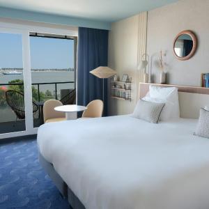 Superior Room with Sea View and Balcony