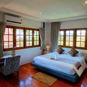 Suite with Pool View