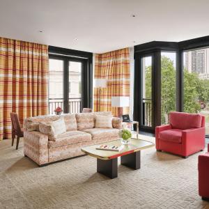 Grand Premier Park Suite King