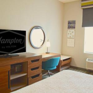 King Room with Microwave and Fridge