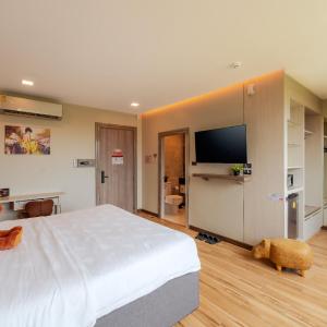 Deluxe King Room with Bath Tub