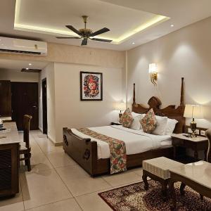Double Room with Pool View