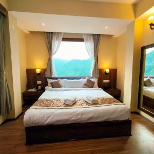 Deluxe Queen Room