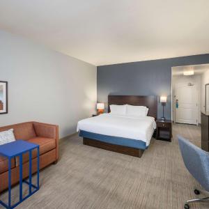 King Room with Sofa Bed and Study - Non-Smoking