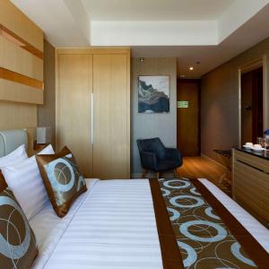 Deluxe Queen Room - Non-Smoking