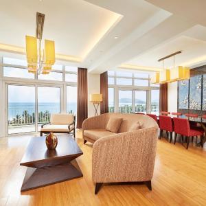 Club lounge access, 2 Bedroom Suite, Seafront, Top floor
