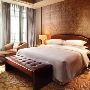 Club King Room