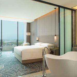 Premier King Room with Lake View