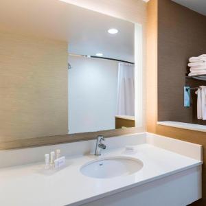 Queen Room with Two Queen Beds - Hearing Accessible