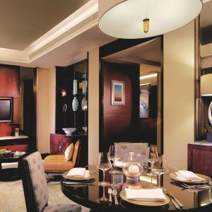 Club Executive King Suite