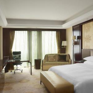 Club King Room