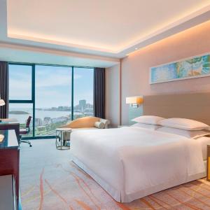 Club Deluxe, Club level, Larger Guest room, 1 King