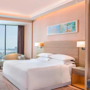 Premier Sea View Suite, Club level, 1 King, Tangdao Bay view