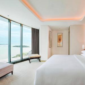 Ambassador Suite, Club level, 1 Bedroom Executive Suite