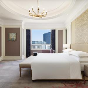 Club Deluxe Suite, Club lounge access, Suite, 1 King
