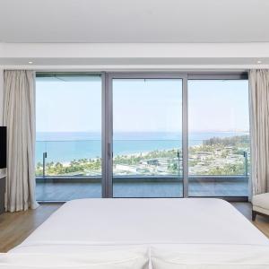 Deluxe Oceanfront 1 Bedroom Suite, 1 King, Ocean view