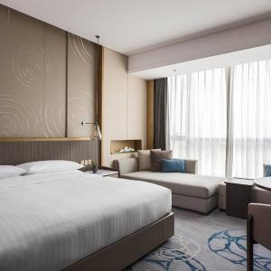 Deluxe Hill View King Room