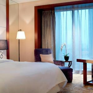 Walkout room, Guest room, 1 King, City view