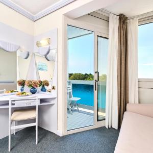 Classic Room with Extra Bed and Balcony - Sea View