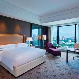 Deluxe King Room, Guest room, 1 King, Sofa bed
