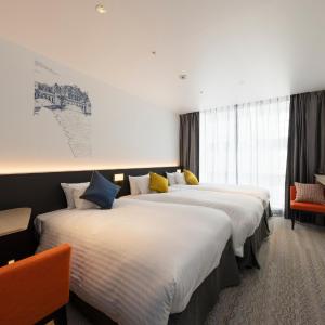 Triple Room with Lounge Access - Non-Smoking