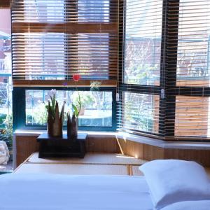 Scarce Tatami Room With Terrace - Projector