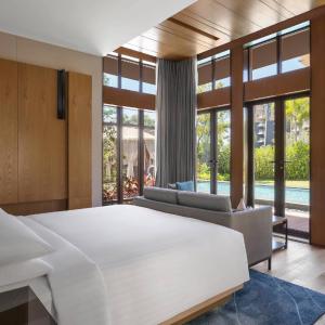 One-Bedroom Large King Villa with Balcony and Garden View