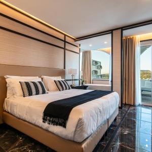 Executive Suite with Bathtub