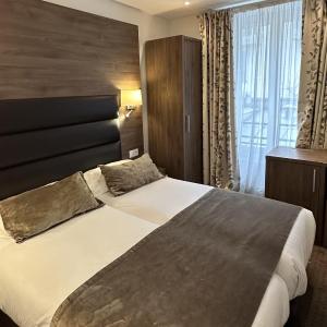 Twin Room with Shower