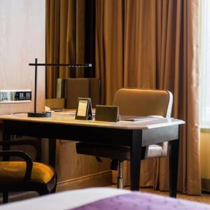Prestige Guest King Room with One King Bed