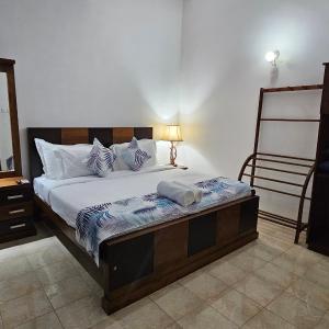 Deluxe Room (2 Adults + 1 Child)