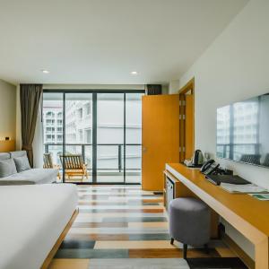 Connecting Rooms - City View
