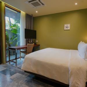 Suite with Garden View