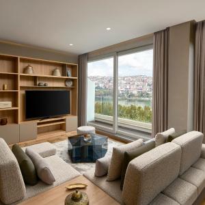 Golden Horn Panoramic Suite with Spa Bath 