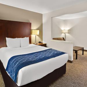 Queen Suite - Accessible/Non-Smoking
