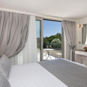 Deluxe Maisonette with individual pool