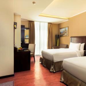 Deluxe Twin Room with City View - Non-Smoking