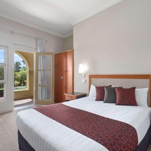 Queen Room with Balcony - Non Smoking