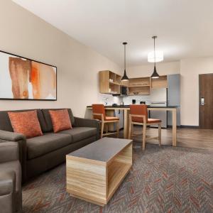 One-Bedroom Suite with Tub - Mobility Accessible