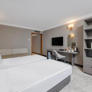 Superior Room with Land View