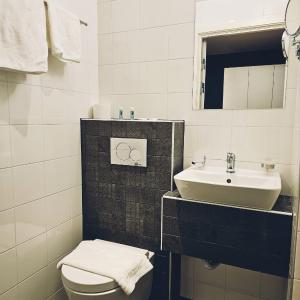 Triple Room with Private Bathroom Outside Room in Hall