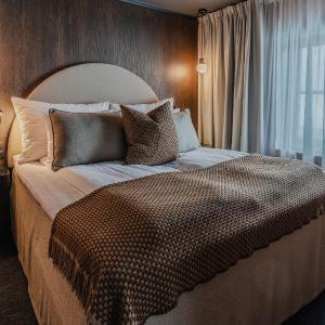 Suite with Mountain View