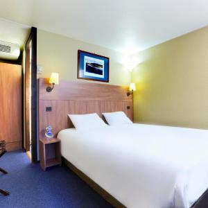 One Double Bed  One Junior Bed (Up To One0 Years)