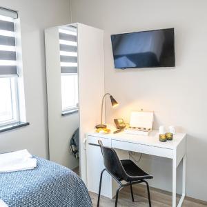 Single Room with Shared Bathroom