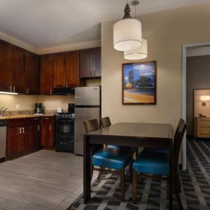 Two-Bedroom Suite with Adapted Tub - Mobility and Hearing Accessible