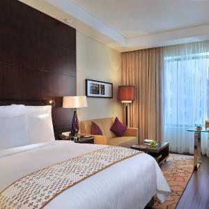 Executive King with Bath Tub, Cocktail Hours at Lounge18 with IMFL liquor(6PM - 8PM), INR 1000 Credit per stay on spa, food, soft beverages (non-cumulative), B1G1 on selected beer brands during 4PM-6PM at Lounge18, Happy hrs at Jaipur Baking Company 7-9PM