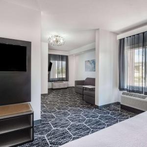 Suite with Two King Beds - Non-Smoking