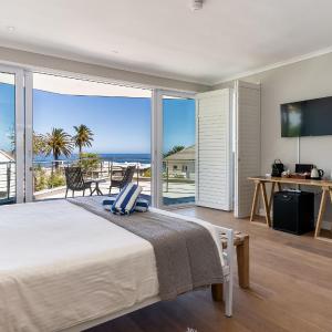 Deluxe Double Room with Balcony and Sea View